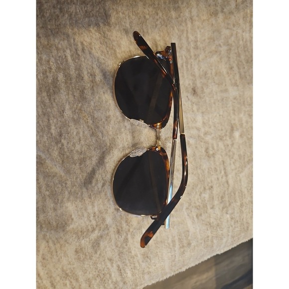 Quay Evasive Tourtise Polarized Sunglasses 111 With Case - Picture 9 of 9